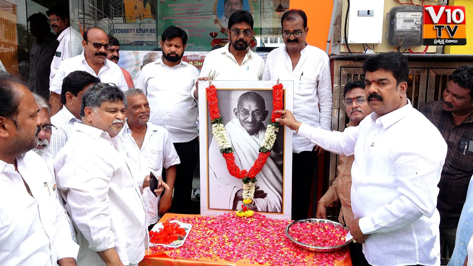 గాంధీజీ ఆశయాల ఆచరణే నిజమైన నివాళి — చిత్రం 2
