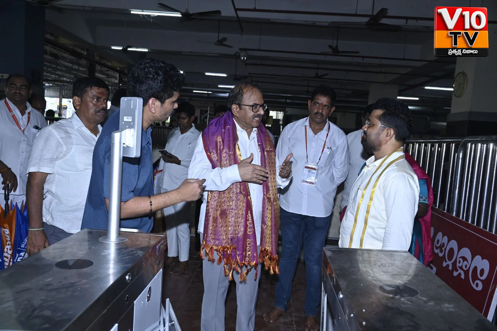 ఇంద్రకీలాద్రిపై దసరా ఏర్పాట్ల పరిశీలన — చిత్రం 2