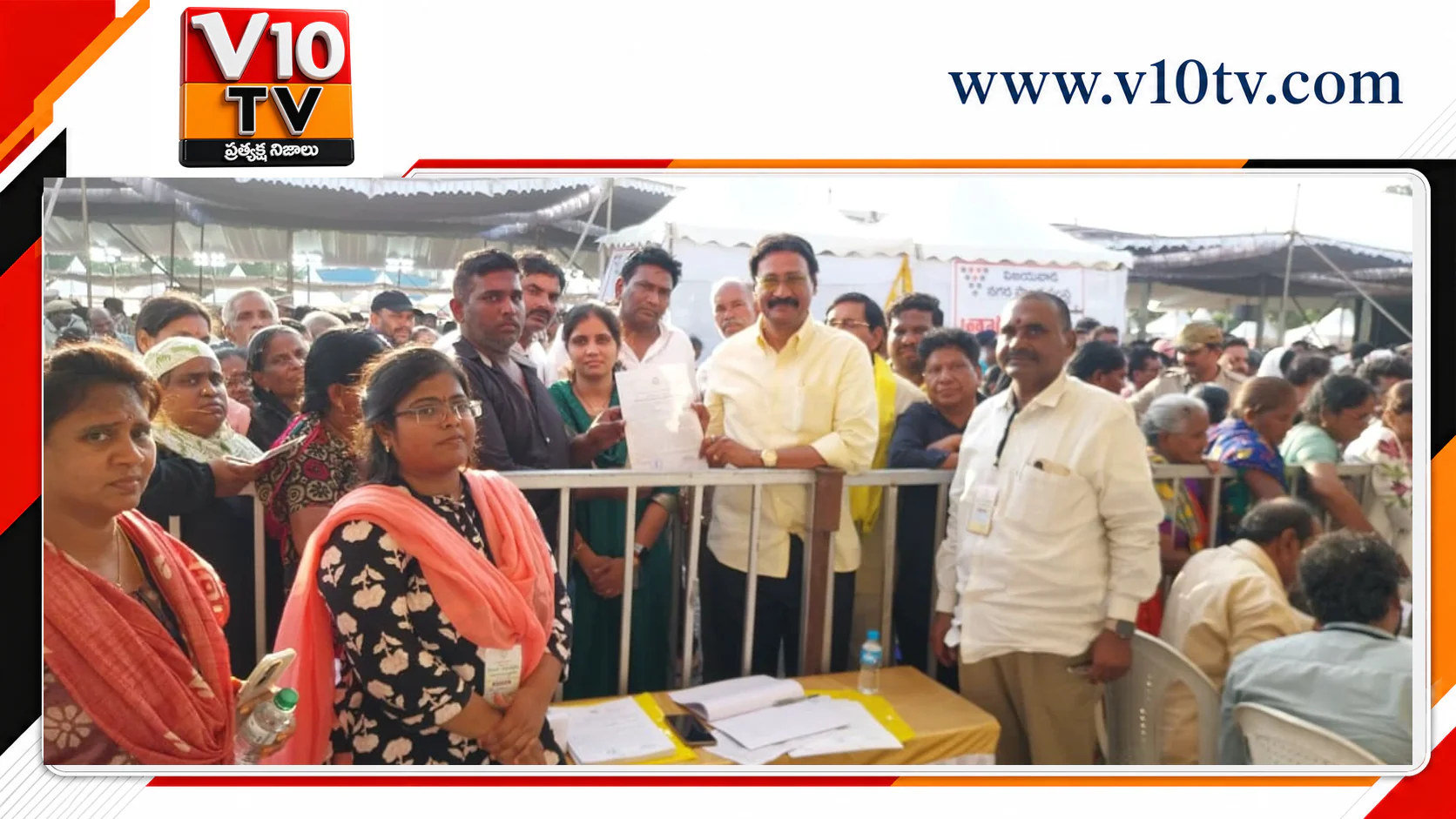 పట్టాల పంపిణీ కేంద్రాలను పరిశీలించిన ఎమ్మెల్యే గద్దె — చిత్రం 2