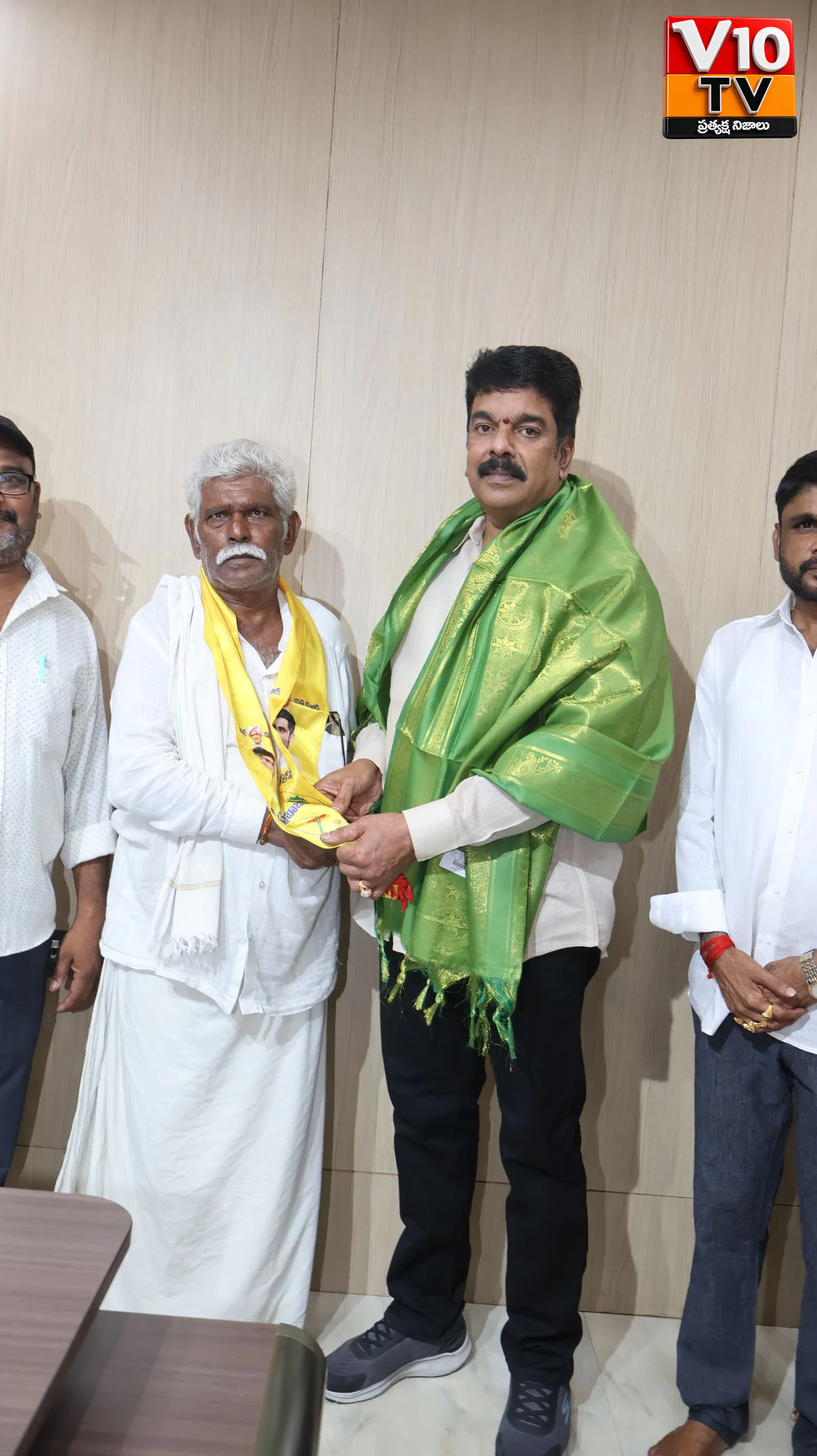 వైసీపీ నుంచి టీడీపీలోకి 25 మంది చేరిక — చిత్రం 2