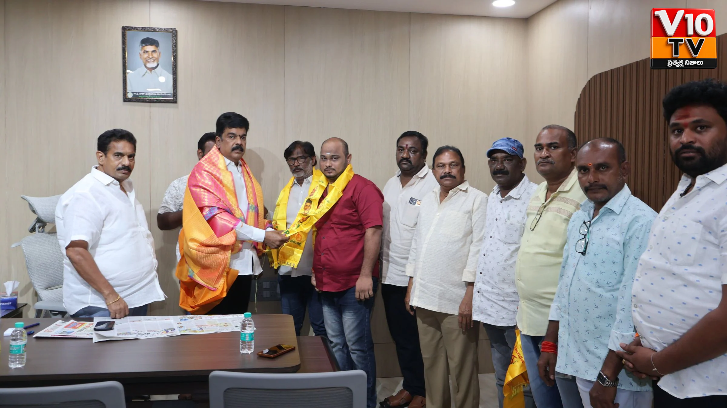 వైసీపీని వీడి టీడీపీలో చేరిన బండారు ఆంజనేయులు — చిత్రం 2